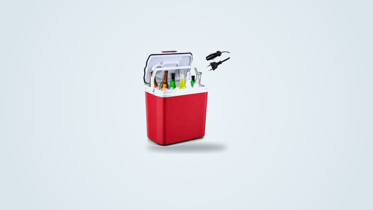 Glacière électrique Arebos 20L, corps rouge, couvercle ouvert avec bouteilles rangées debout à l'intérieur