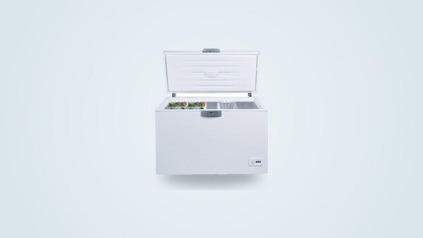 Congélateur coffre Beko HSM46740, couvercle fermé, vue de face