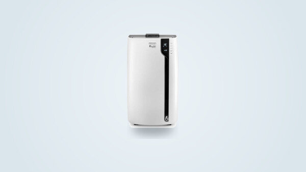 Climatiseur mobile De'Longhi Pinguino PAC EX100 Silent dans un salon