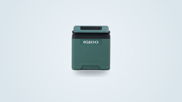 Glacière électrique Igloo IE27 AC/DC, corps vert avec logo Igloo et poignée verrouillable, vue de face