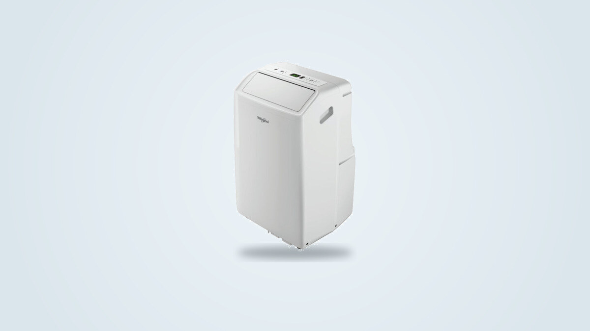 Climatiseur mobile réversible Whirlpool PACF212HP W avec sa télécommande
